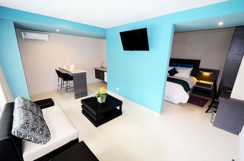 Business Studio Suite, City View