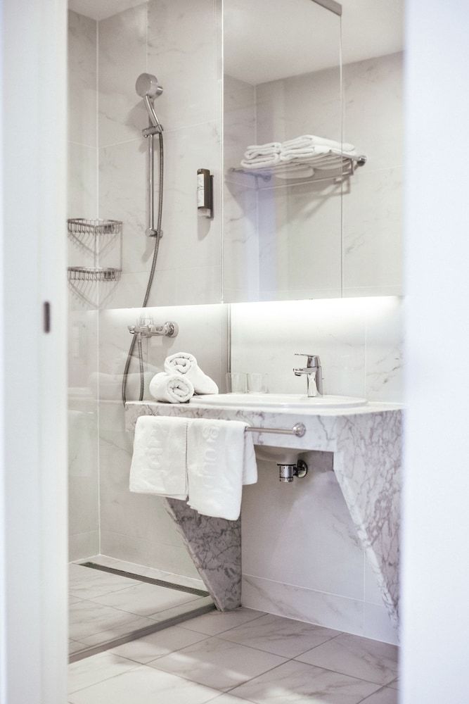 City Beach Apartments Makarska Apartment, 2 Bedrooms, Garden View 5