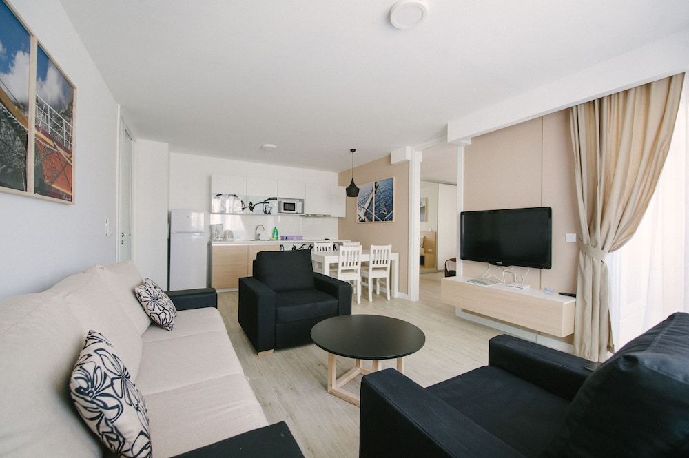 City Beach Apartments Makarska Apartment, 2 Bedrooms, Balcony 3