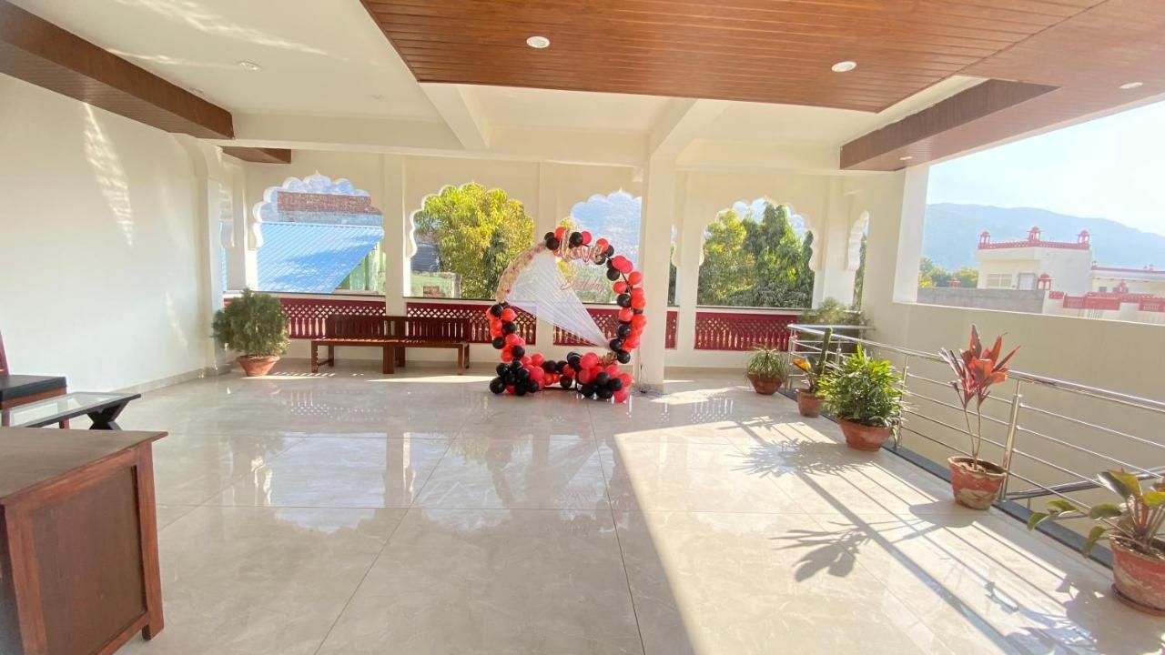 undefined One Light At Golden Bird