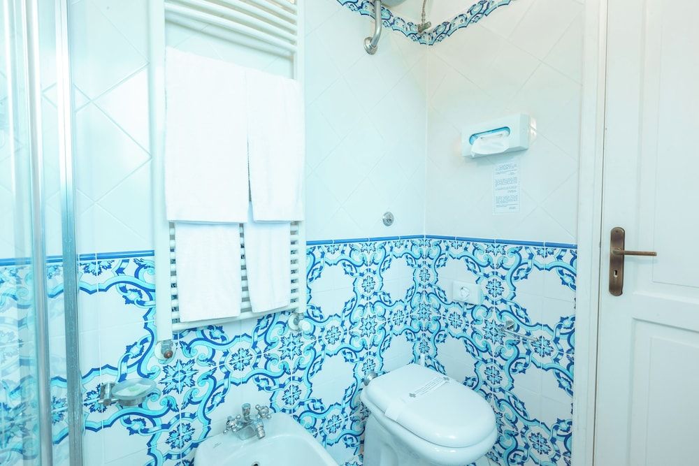 Hotel Villa Sarah Standard Double Room, Garden View 7