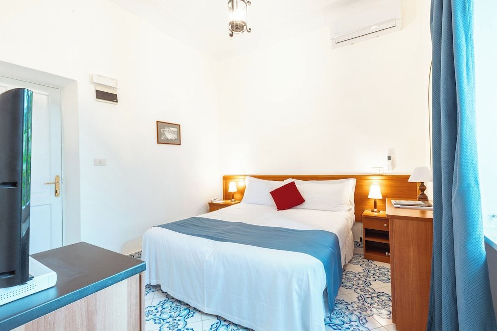 Hotel Villa Sarah Standard Double Room, Garden View 3