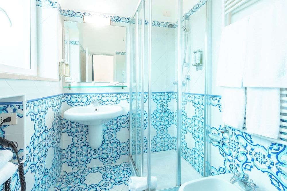 Hotel Villa Sarah Standard Double Room, Garden View 5