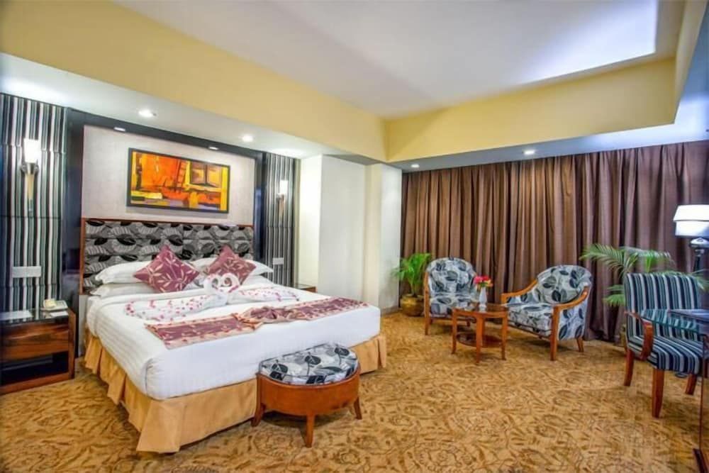 Hotel Star Pacific Executive Suite, 1 King Bed, 2 Bathrooms 4