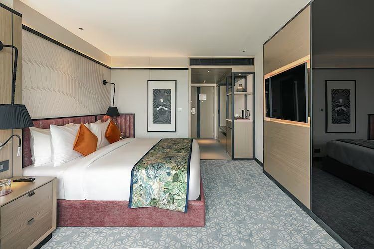 Deluxe Room with Mountain View