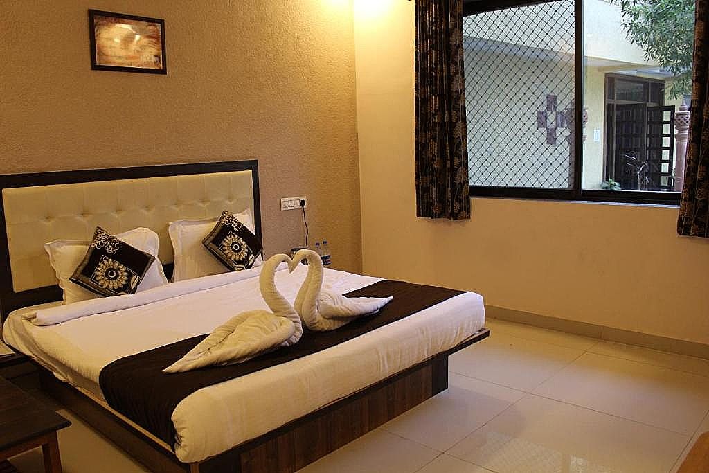 The Kushal Bagh Palace Superior Double Room 4