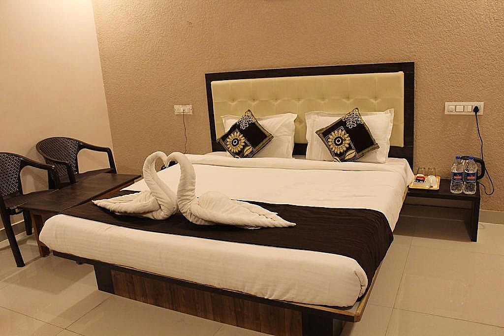 The Kushal Bagh Palace Superior Double Room 6