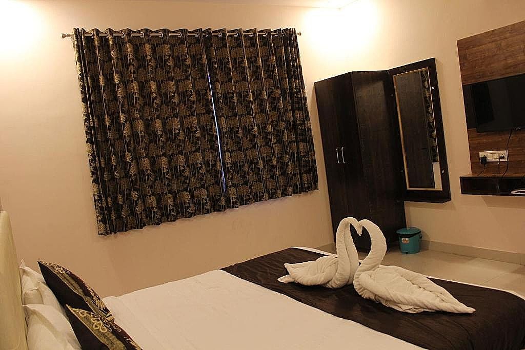 The Kushal Bagh Palace Superior Double Room 8