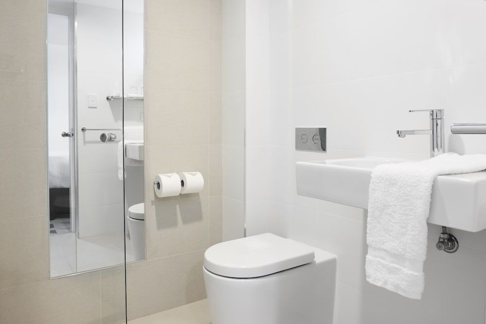 The Gem Hotel Standard Queen Room 2