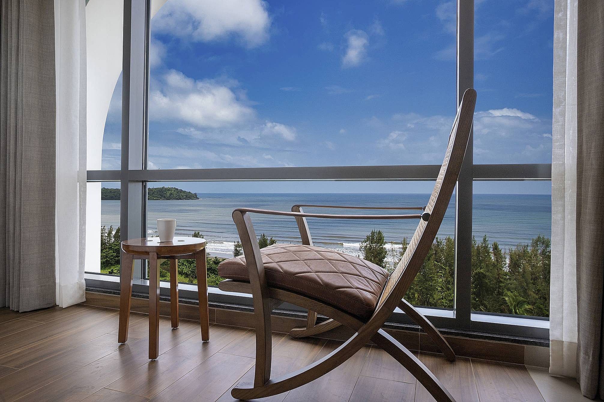 undefined The Crescent 9