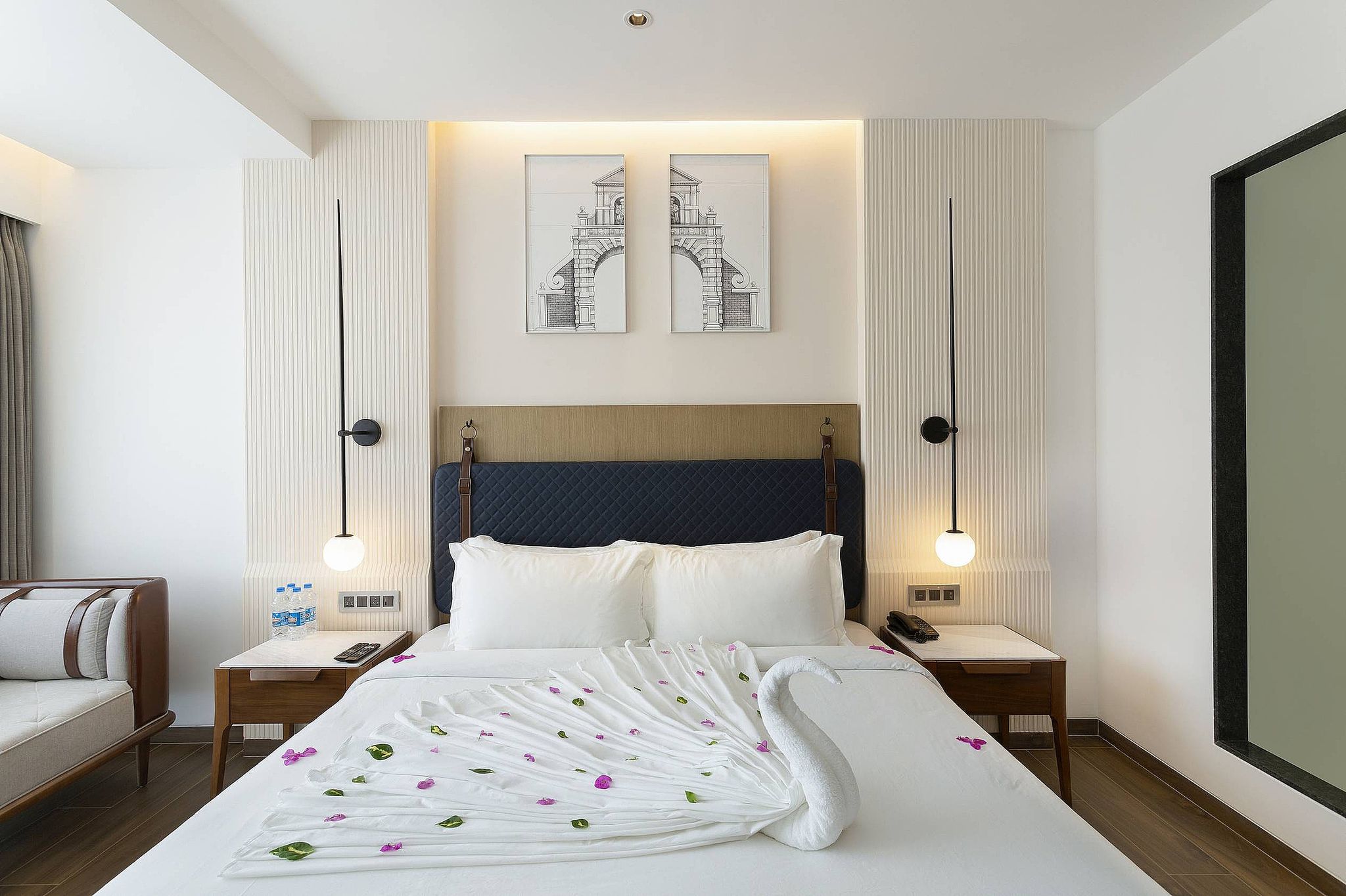 undefined The Crescent 8