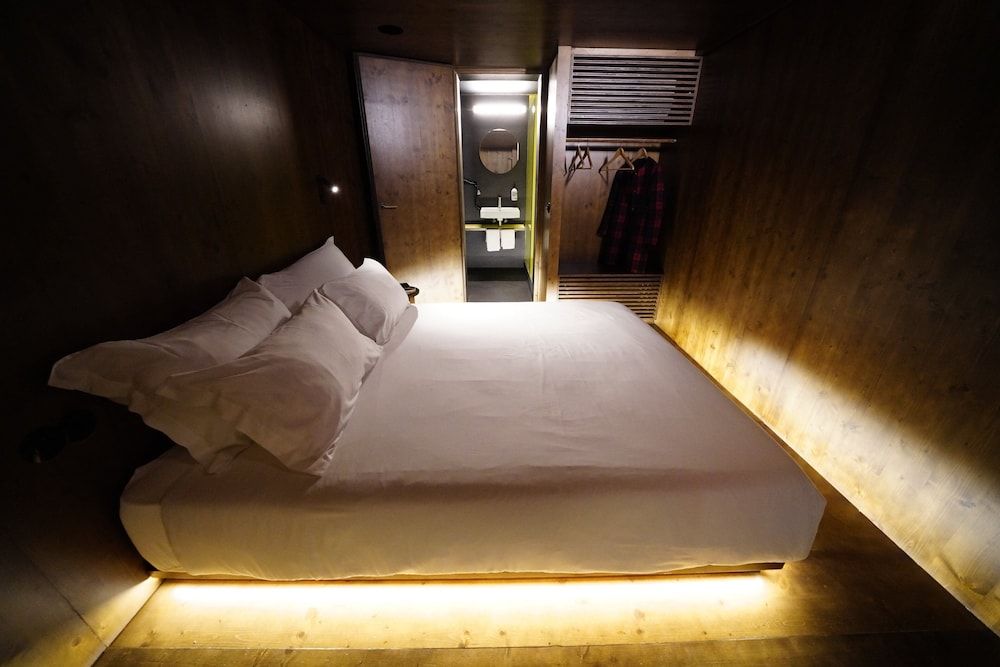 Zero Box Lodge Coimbra Standard Double Room 2