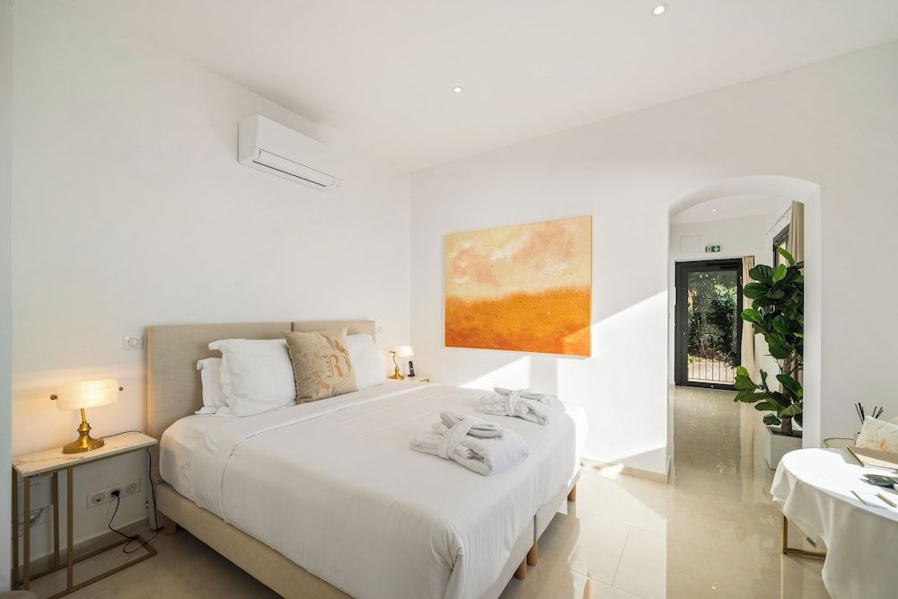 Deluxe Triple Room (La Rocabruna)