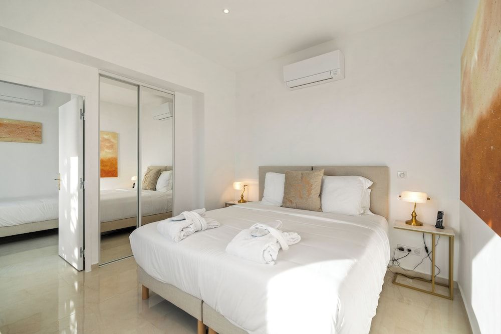 Deluxe Triple Room (La Rocabruna)