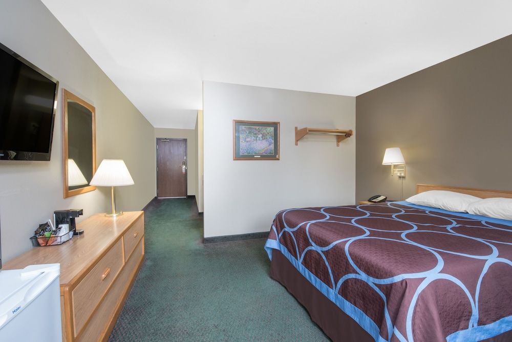 Northwoods Inn & Suites Basic Room, 2 Queen Beds, Non Smoking 3