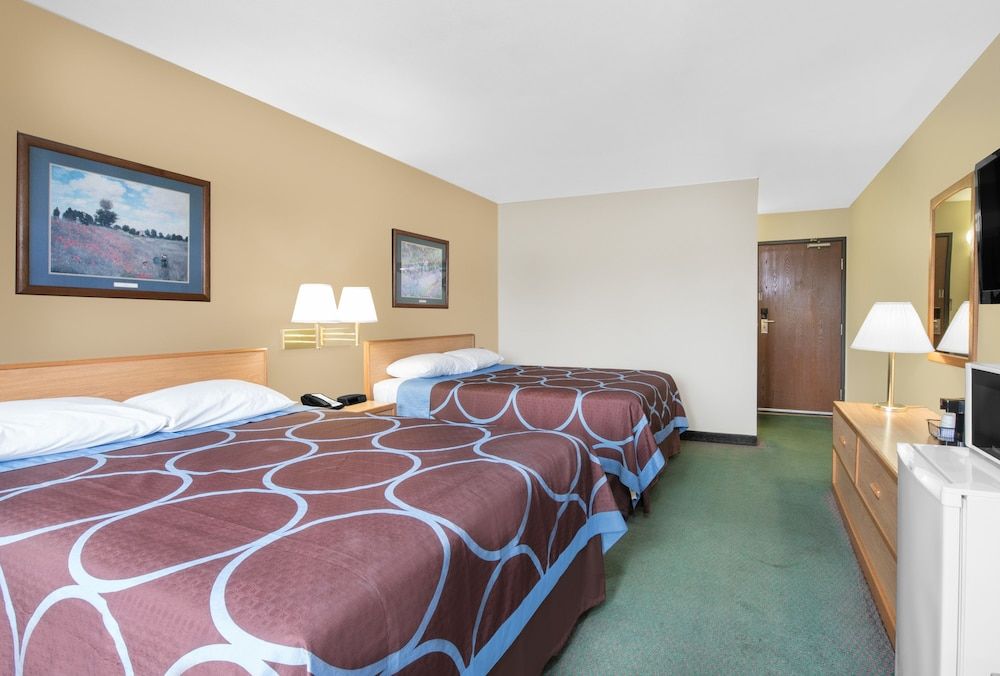 Northwoods Inn & Suites Basic Room, 2 Queen Beds, Non Smoking 4