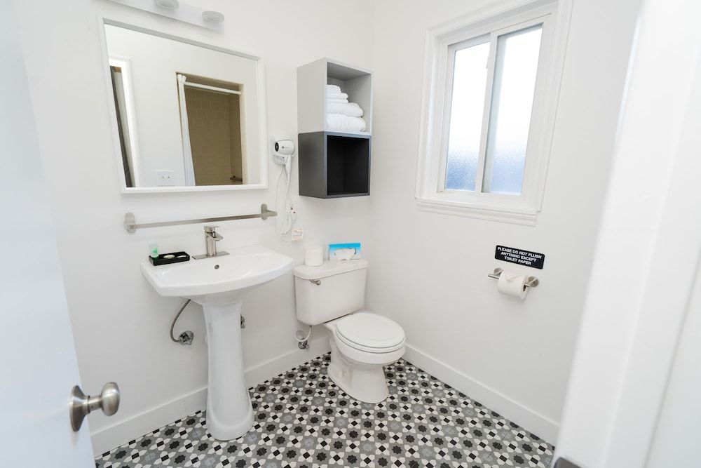 Viking Inn Standard Room, 1 Queen Bed 3