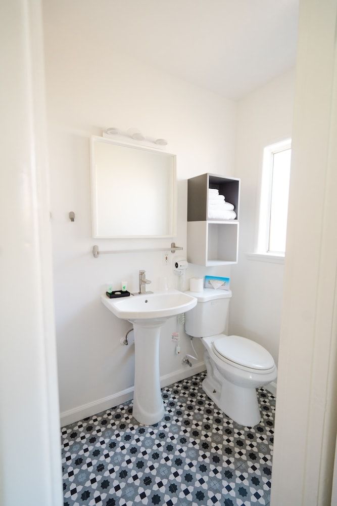 Viking Inn Standard Room, 1 King Bed 4