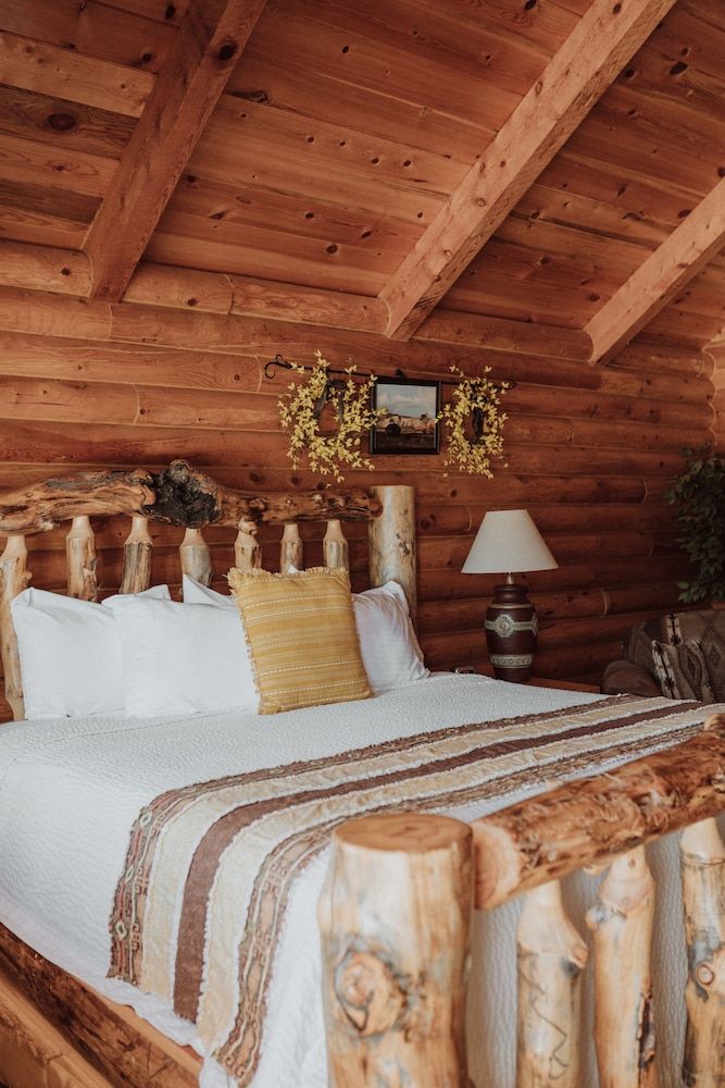 Bryce Canyon Log Cabins Superior Cabin, Accessible, Private Bathroom 3