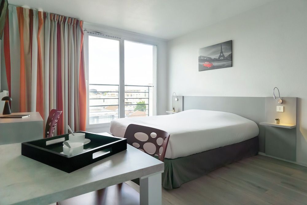 Studio, Kitchenette