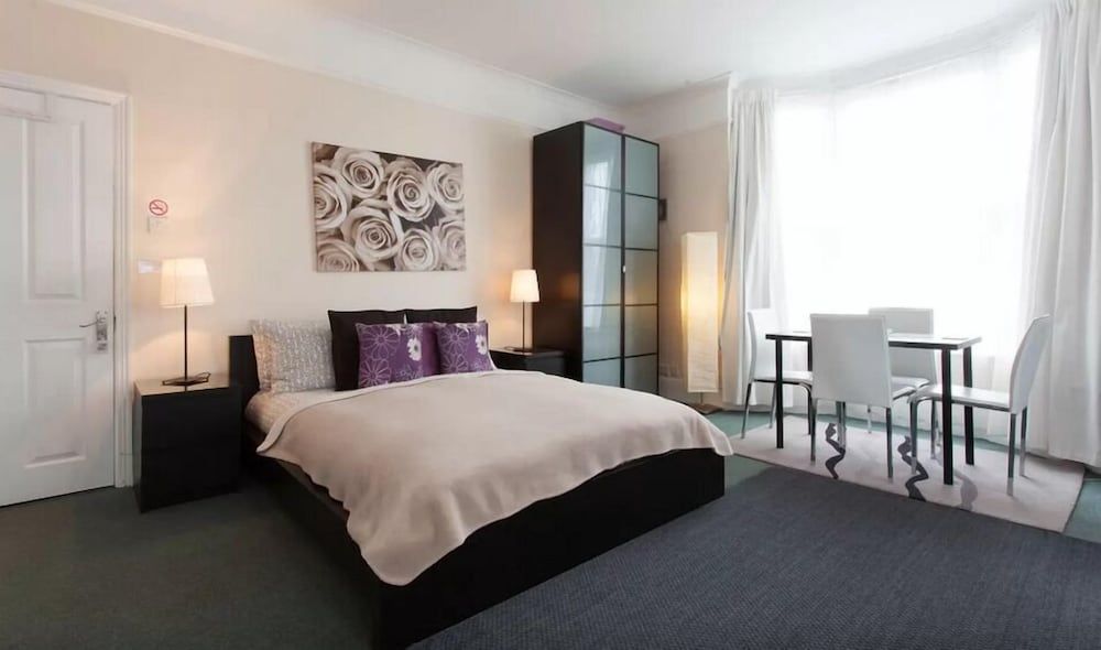 undefined Home2Home-Rooms 4