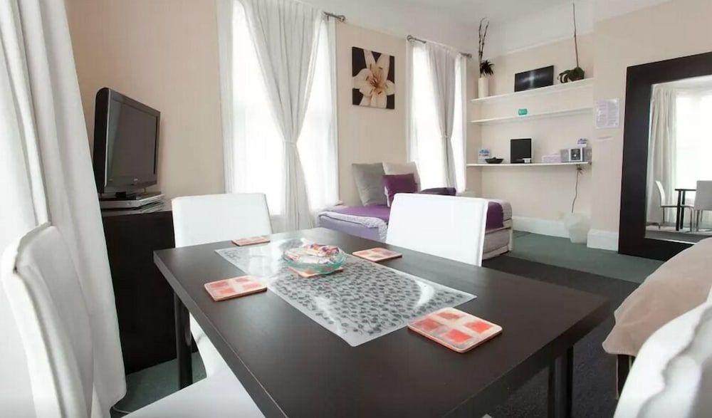 undefined Home2Home-Rooms 5