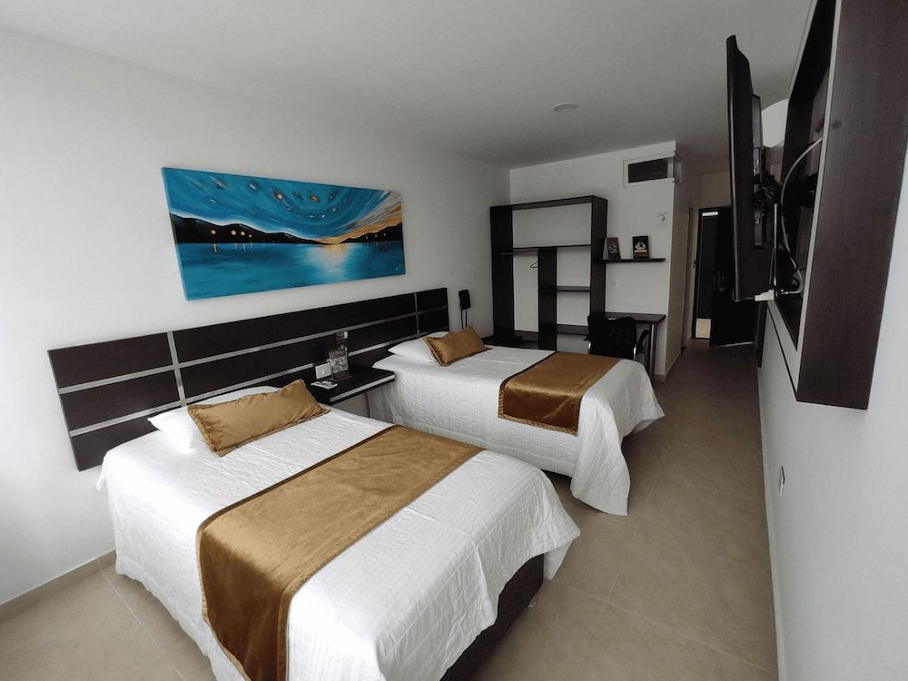 Hotel Andinos Plaza Florencia Family Room