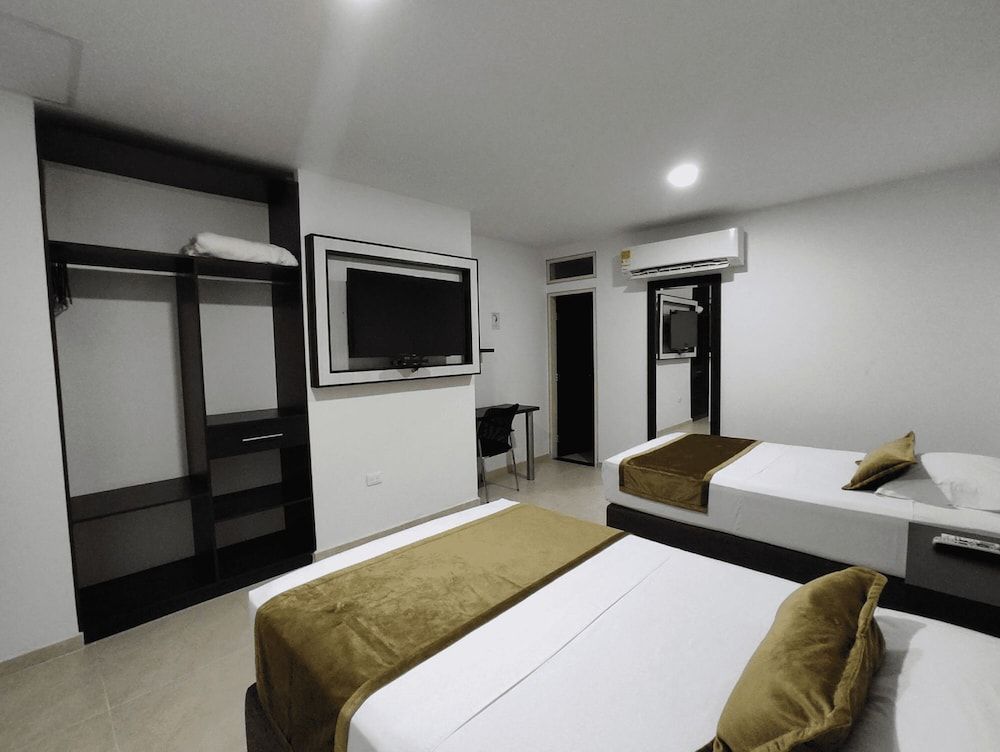 Hotel Andinos Plaza Florencia Family Room 3