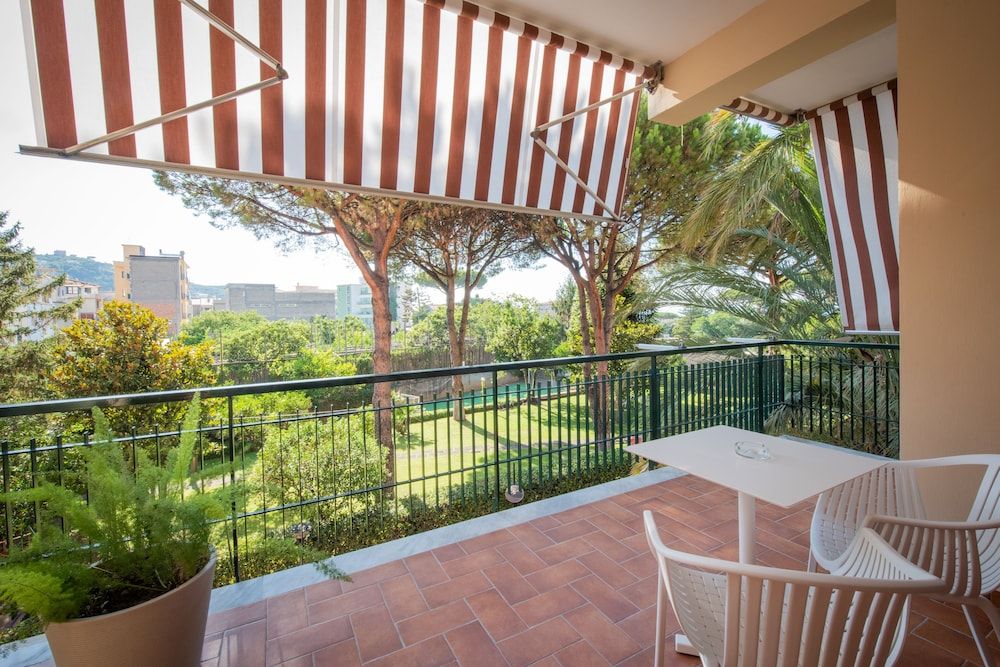 Diamond Suite Deluxe Double Room (King) 16