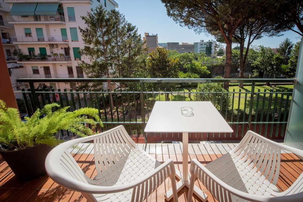 Diamond Suite Deluxe Double Room (King) 15