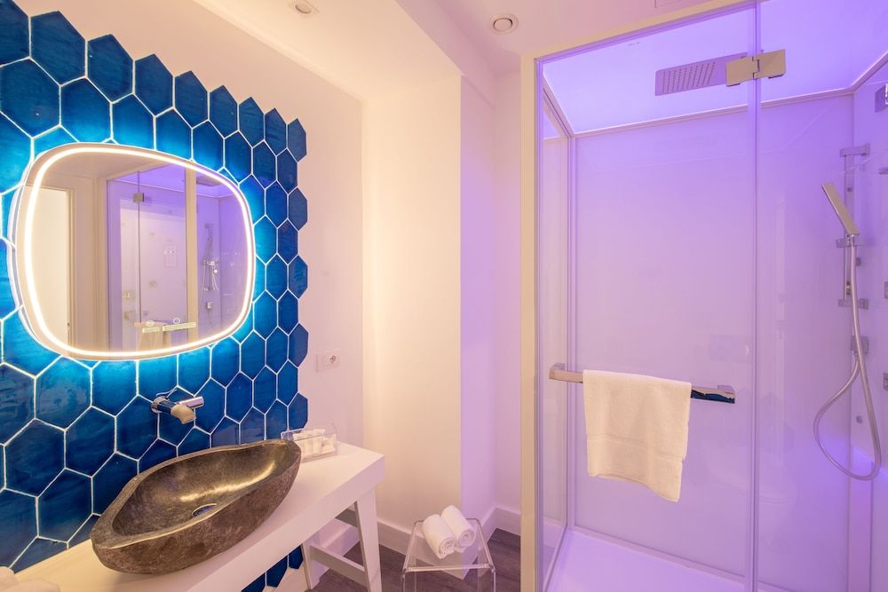 Diamond Suite Deluxe Double Room (King) 22