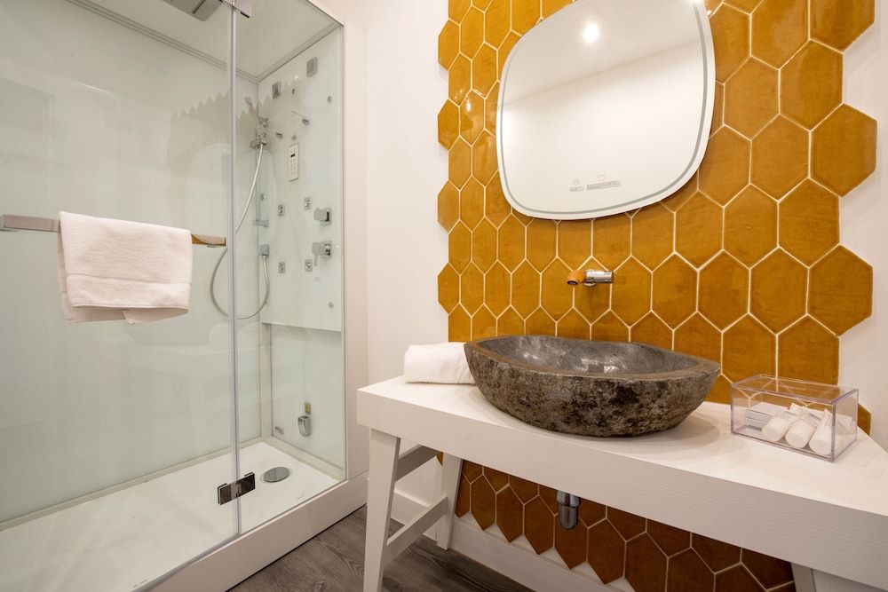 Diamond Suite Superior Double Room 8