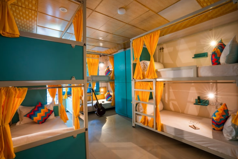 Bed in 6 Bed Mixed Dormitory Room with Balcony and Ensuite Bathroom