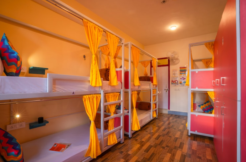 Bed in 6 Bed Mixed Dormitory Room with Balcony and Ensuite Bathroom