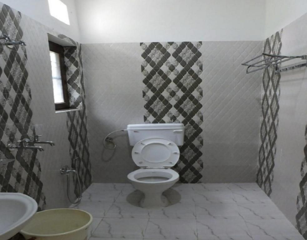 Yellowoaks Guest House by stayapart Deluxe Double Room 10