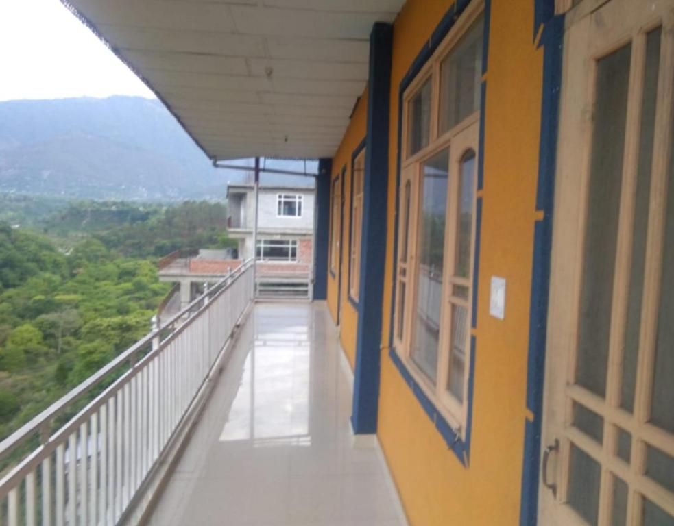 Yellowoaks Guest House by stayapart Deluxe Double Room 5