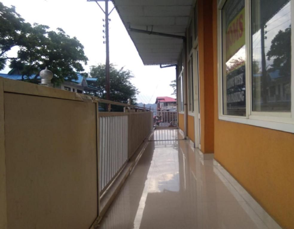 Yellowoaks Guest House by stayapart Deluxe Double Room 2