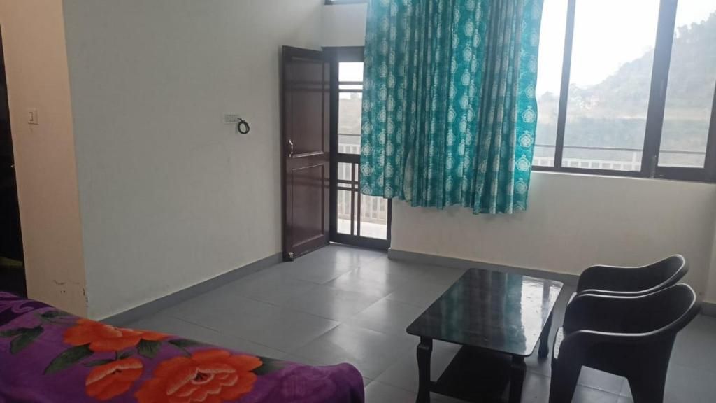 Yellowoaks Guest House by stayapart Deluxe Double Room 11