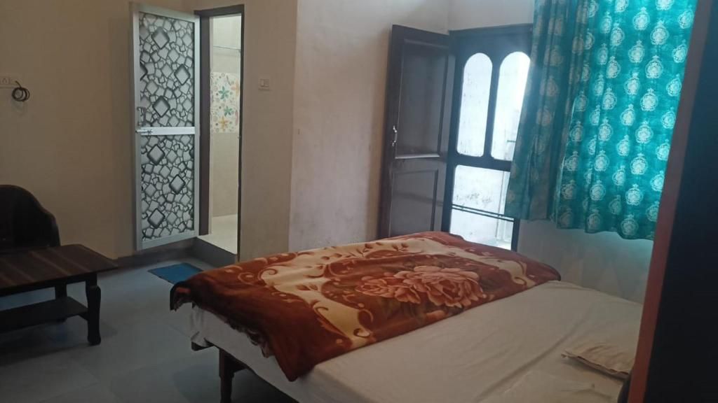 Yellowoaks Guest House by stayapart Deluxe Double Room 12