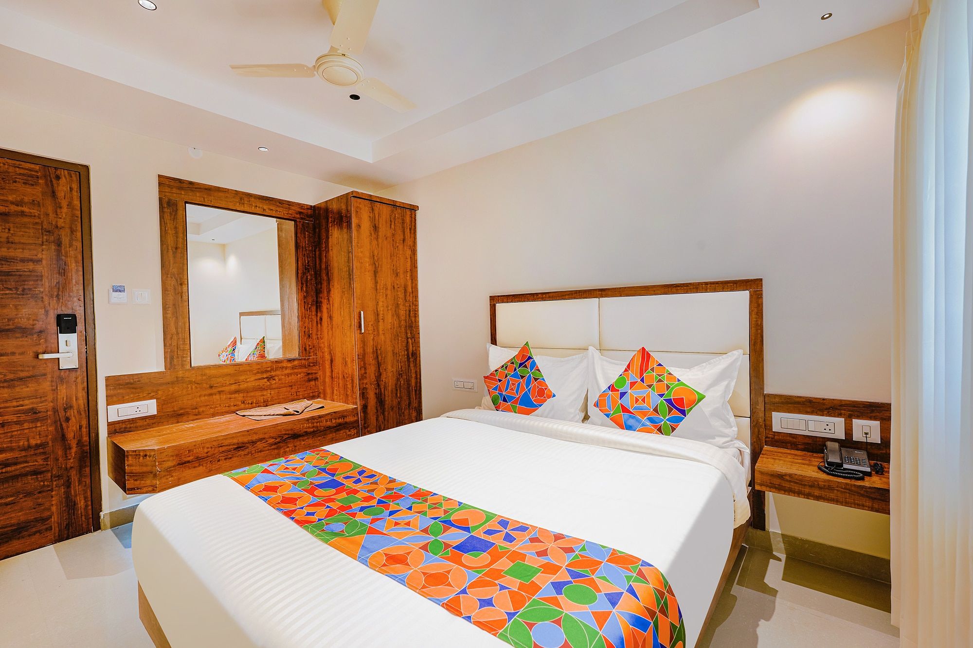 FabHotel Phoenix Brookfield Premium Room 5