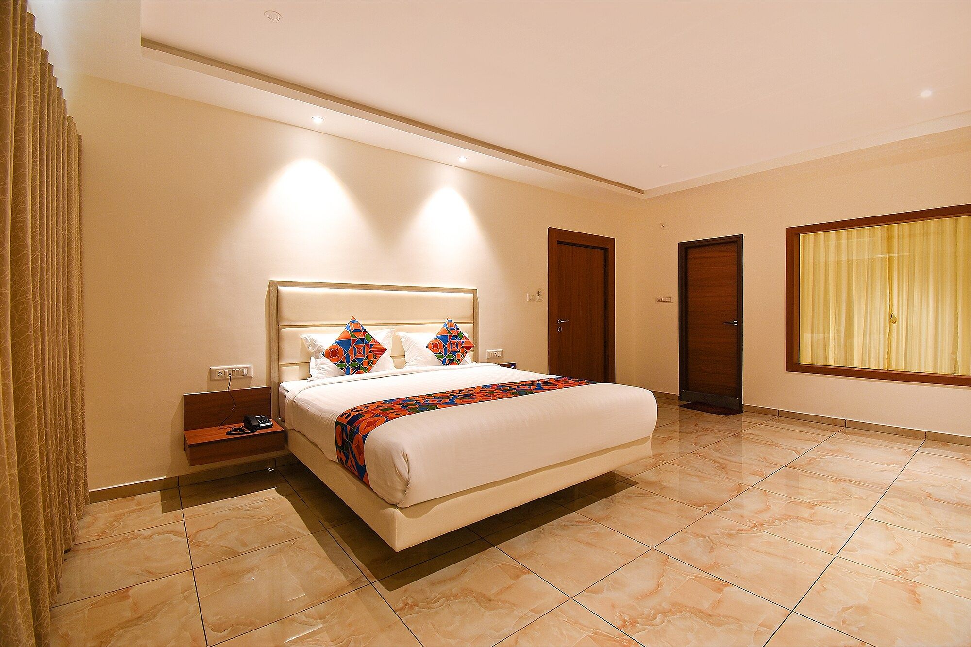 FabHotel Phoenix Brookfield Premium Room 4