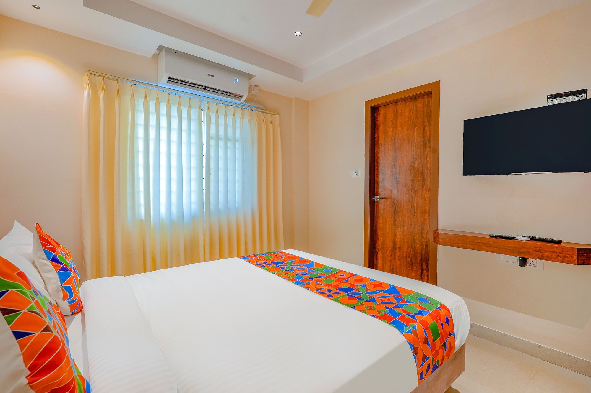 FabHotel Phoenix Brookfield Premium Room 6