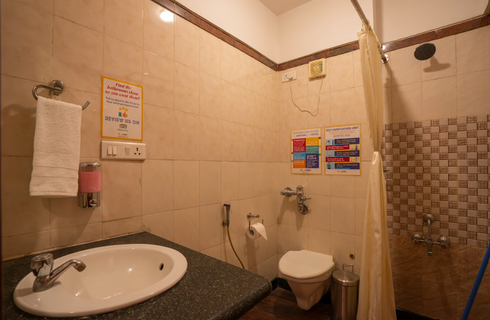goSTOPS Bengaluru, Gandhi Nagar Majestic Deluxe Private A/C Room with Ensuite Bathroom  5