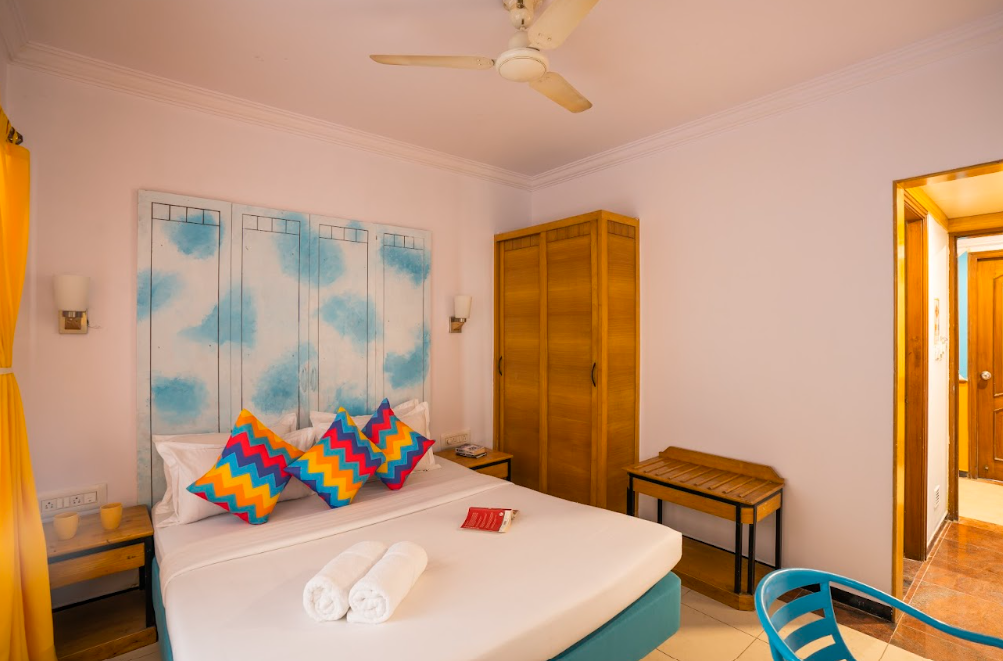 goSTOPS Bengaluru, Gandhi Nagar Majestic Deluxe Private A/C Room with Ensuite Bathroom  2