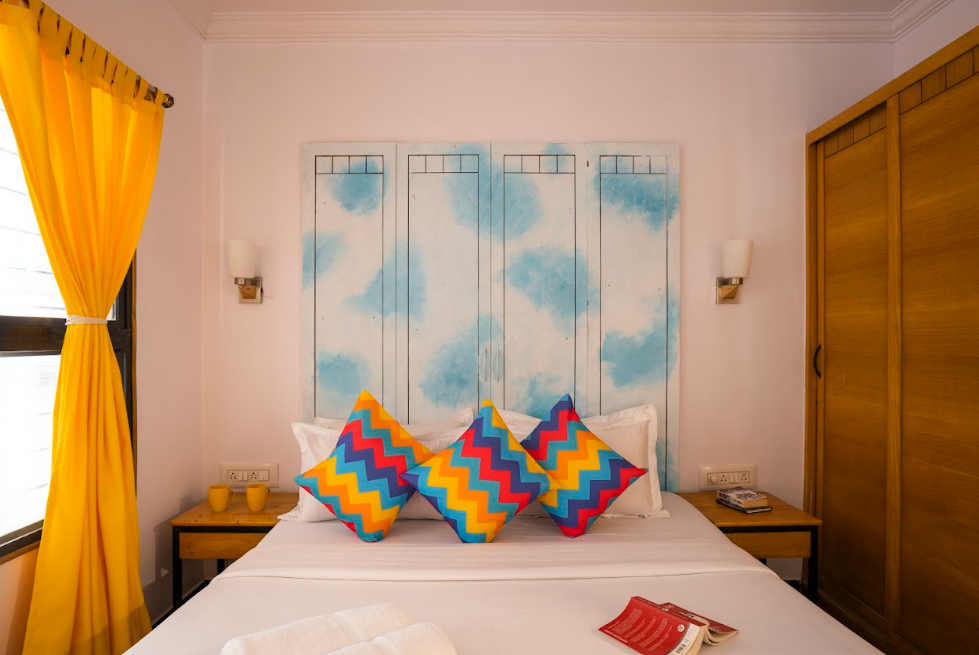 goSTOPS Bengaluru, Gandhi Nagar Majestic Deluxe Private A/C Room with Ensuite Bathroom  3