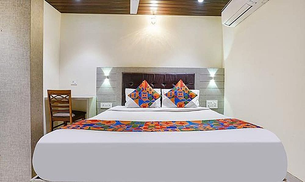 Via New Prince Palace Deluxe Room 6