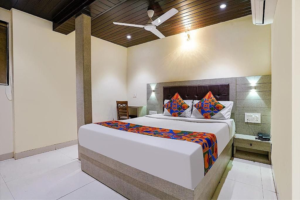 Via New Prince Palace Deluxe Room 8