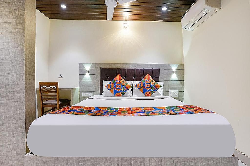 Via New Prince Palace Deluxe Room 7