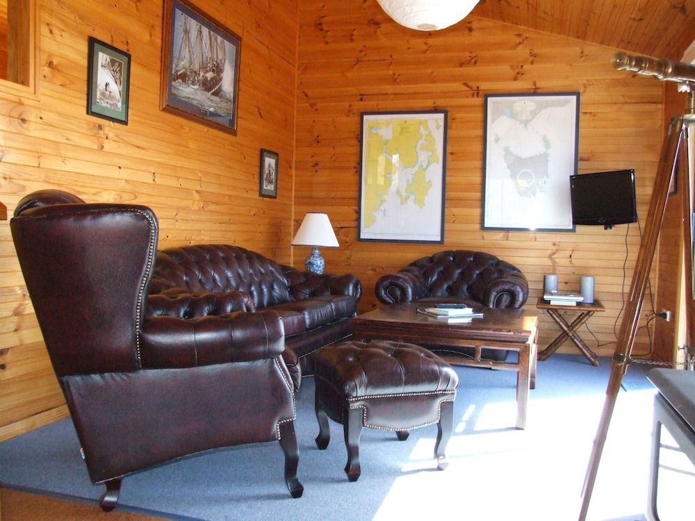 Bruny Island Escapes and Hotel Bruny Oyster Catcher Villa 4