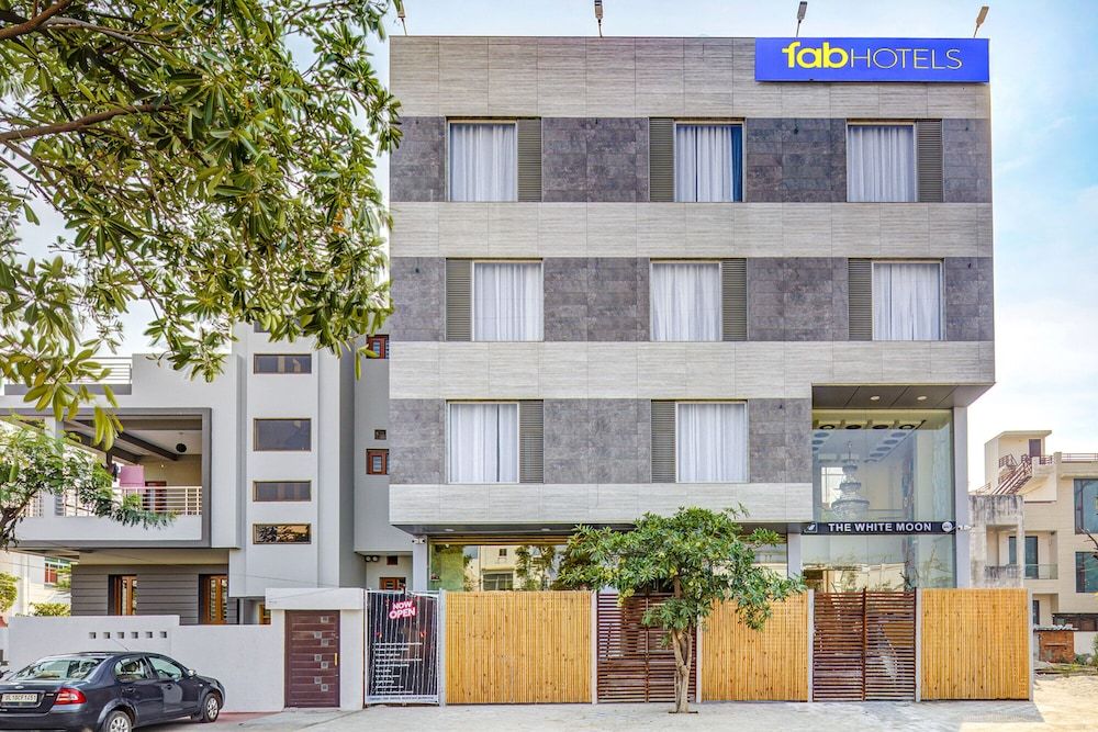 FabHotel The White Moon